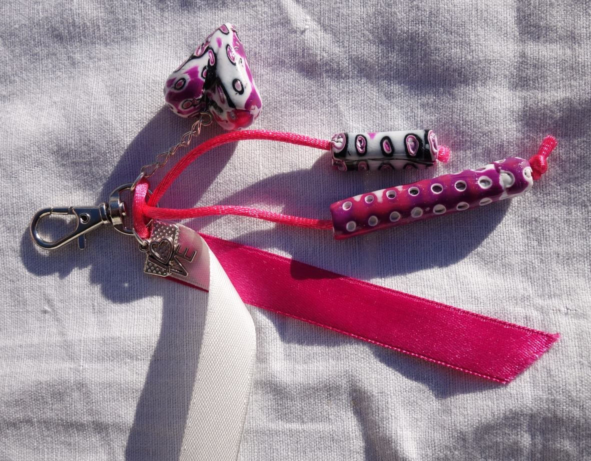 Porte clés - bijoux de sac : la fillette coccinelle : bijoux-de-sac par decopassion Porte clés - bijoux de sac : la fillette coccinelle : bijoux-de-sac par decopassion
